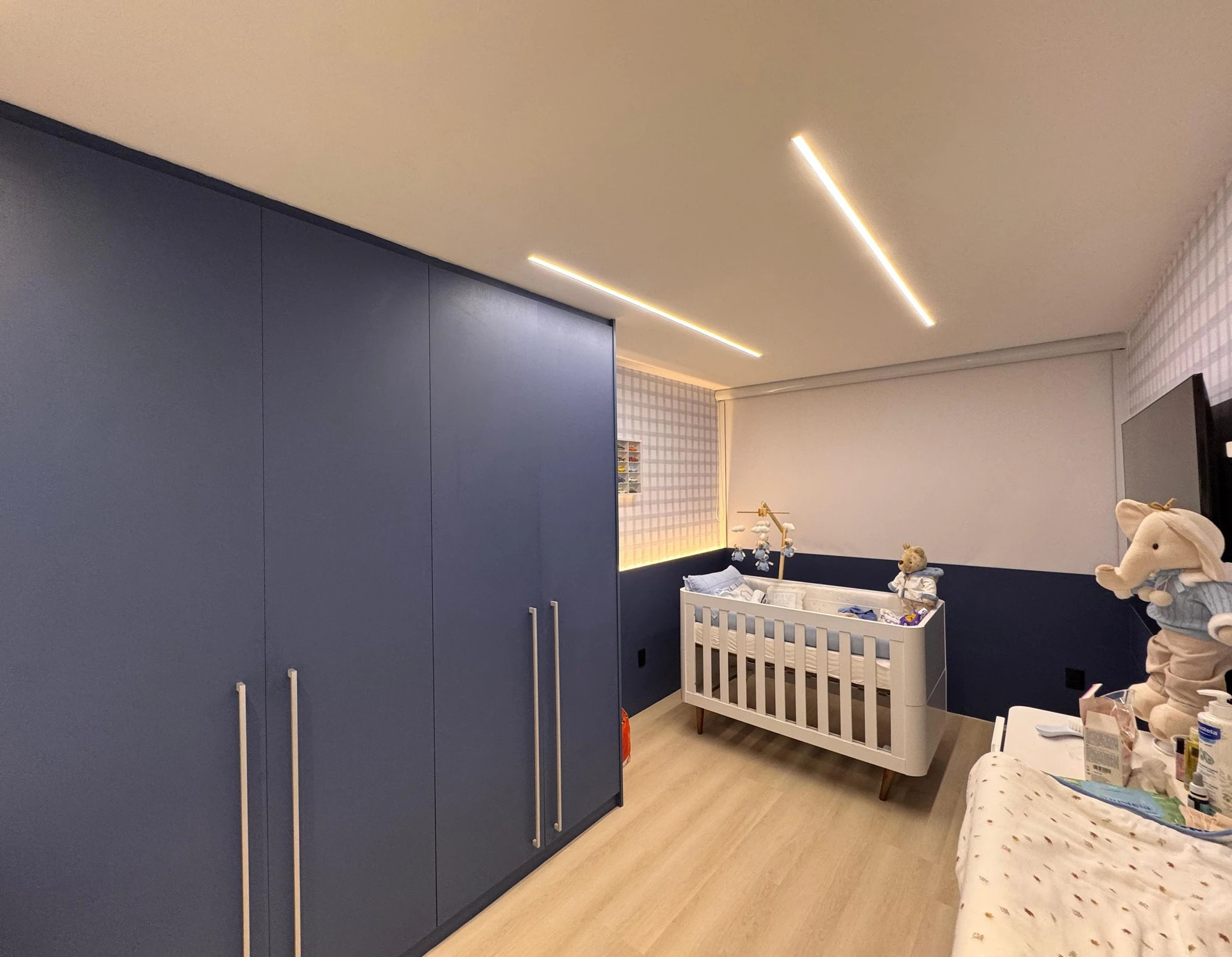 Будинок 280 м² із заскленим балконом та панорамними вікнами — photo 15