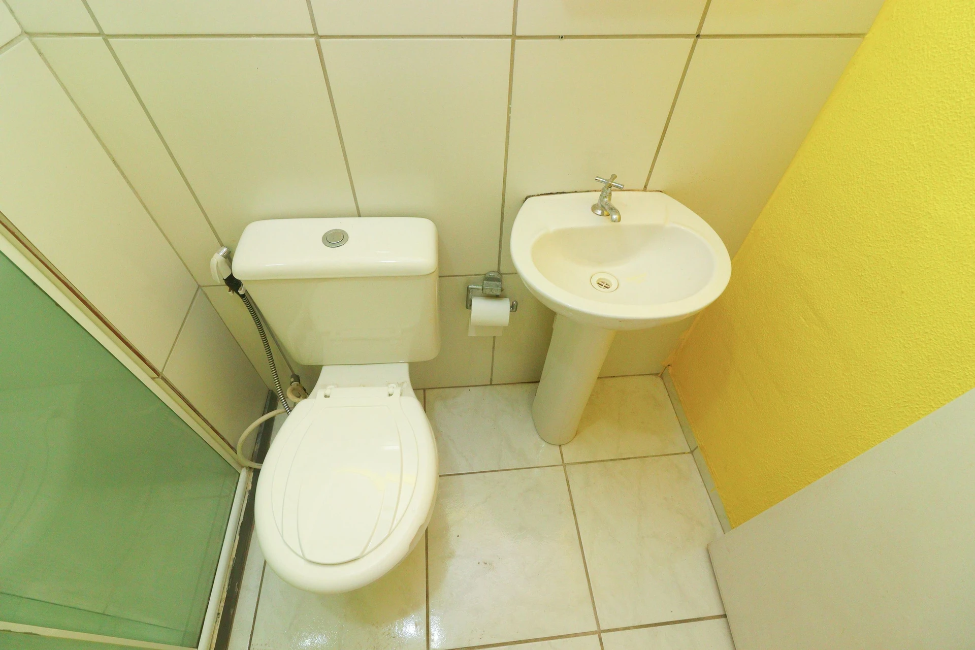 2-bedroom apartment in a building with a gym — photo 19