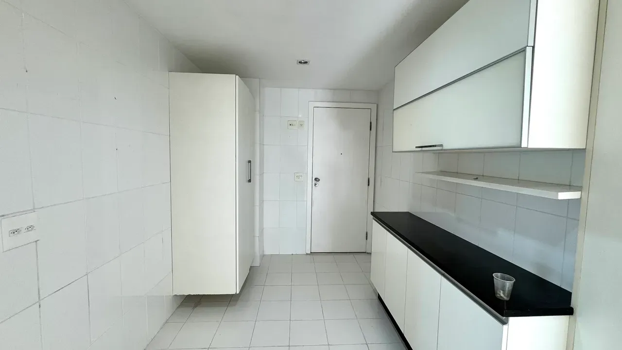 Apartment on the 3rd floor with floor-to-ceiling windows — photo 25