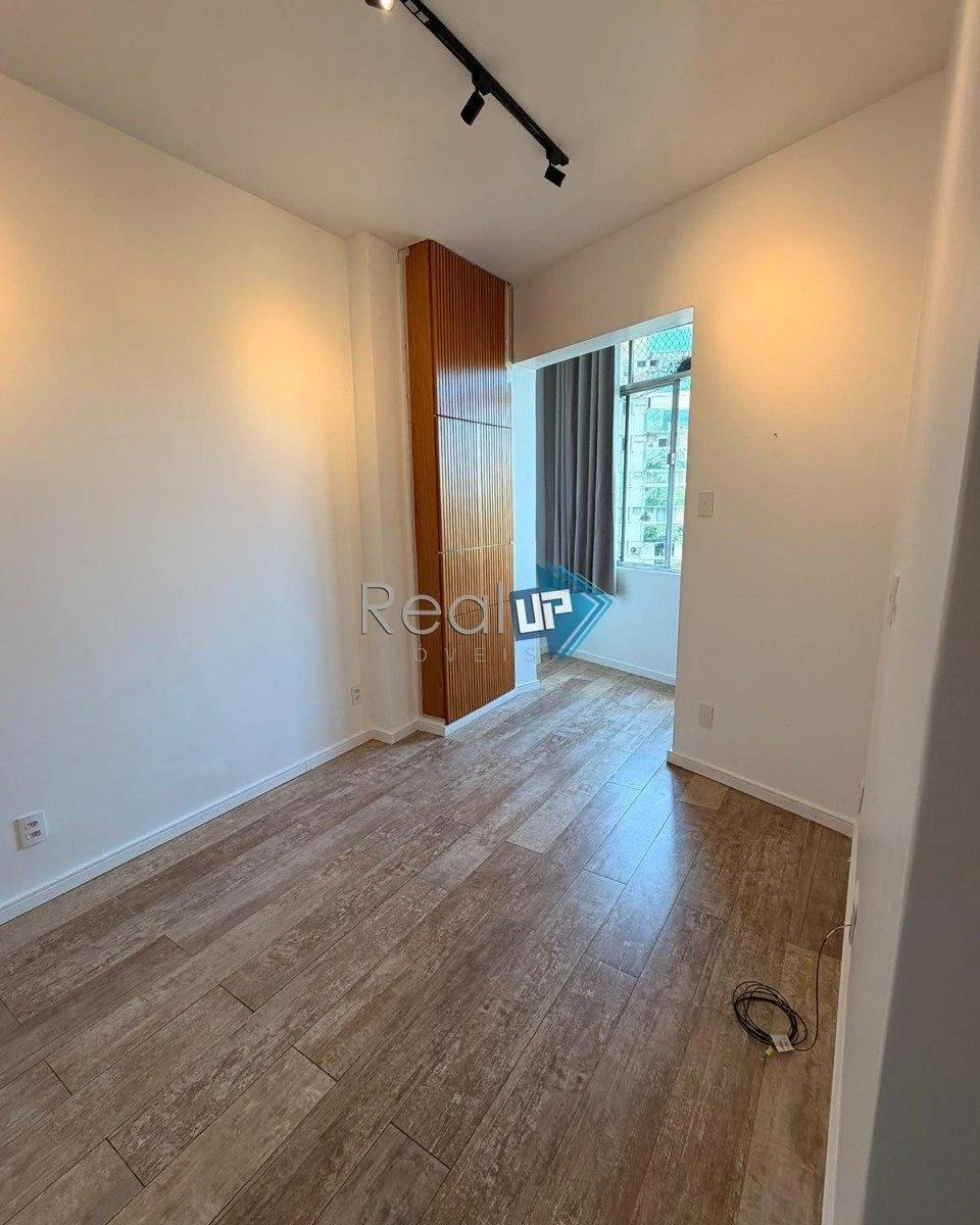 Apartment, 52 m², with floor-to-ceiling windows — photo 35