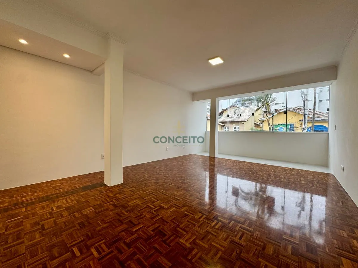 Floor-to-ceiling windows in a 3-bedroom apartment, 106 m² — photo 8