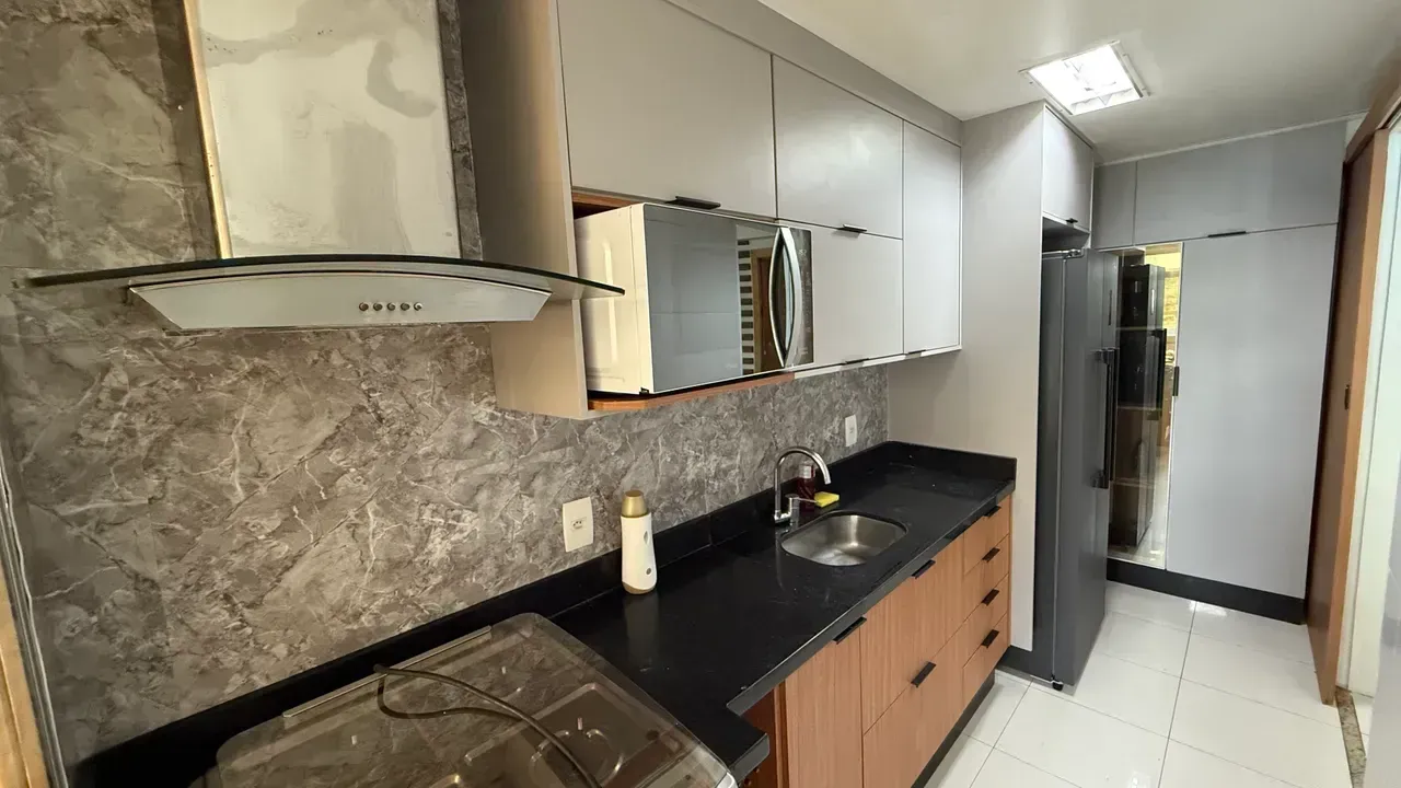 Glass-enclosed balcony in a 3-bedroom apartment, 93 m² — photo 24
