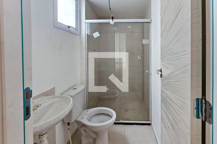 2-bedroom apartment in a building with a gym — photo 2