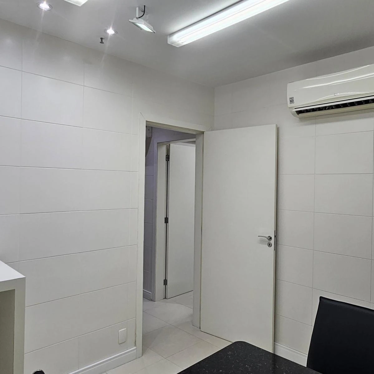 41 m² unfurnished apartment with kitchenette and office — photo 2