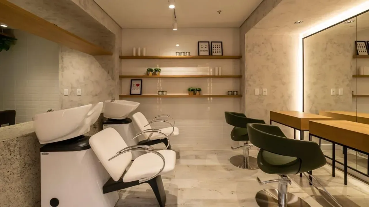 2-bedroom apartment in a building with a gym — photo 17