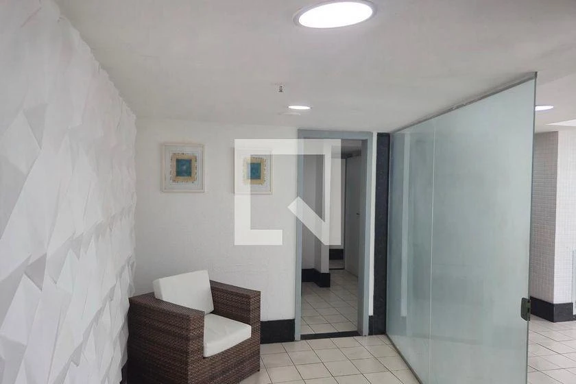 Furnished 1-bedroom apartment with glass-enclosed balcony — photo 24