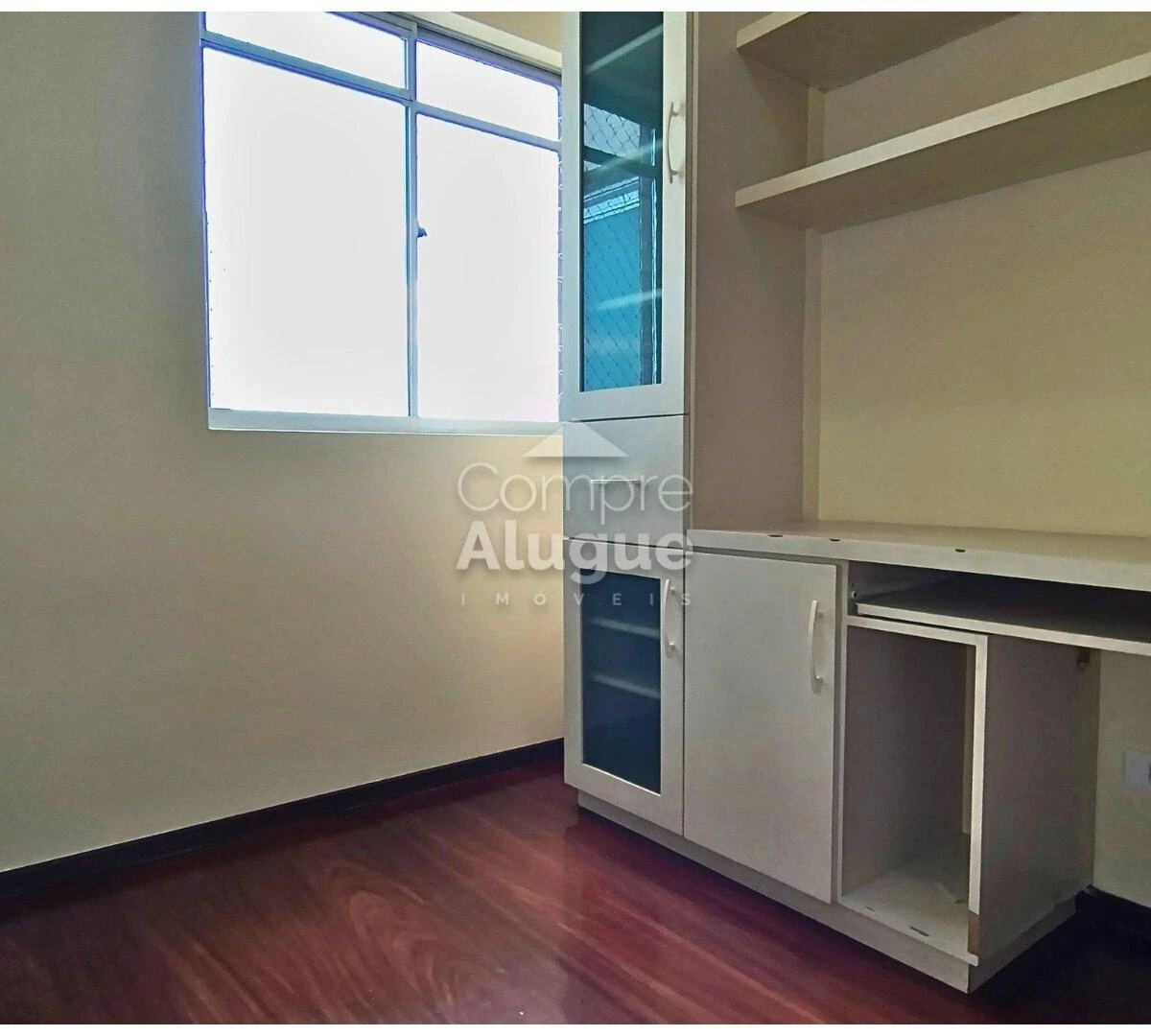 59 m² apartment with a walk-in closet and a home office — photo 37