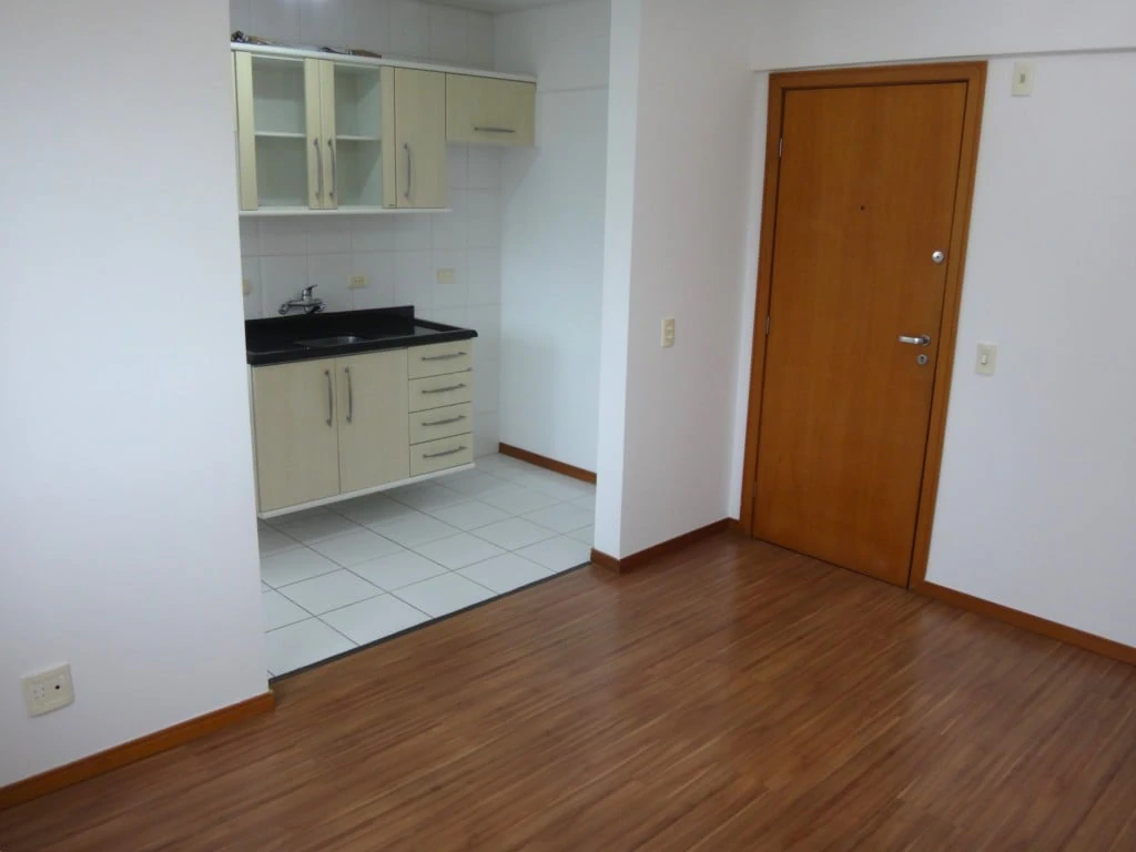 Furnished studio, 66 m², with wood or laminate floors — photo 2