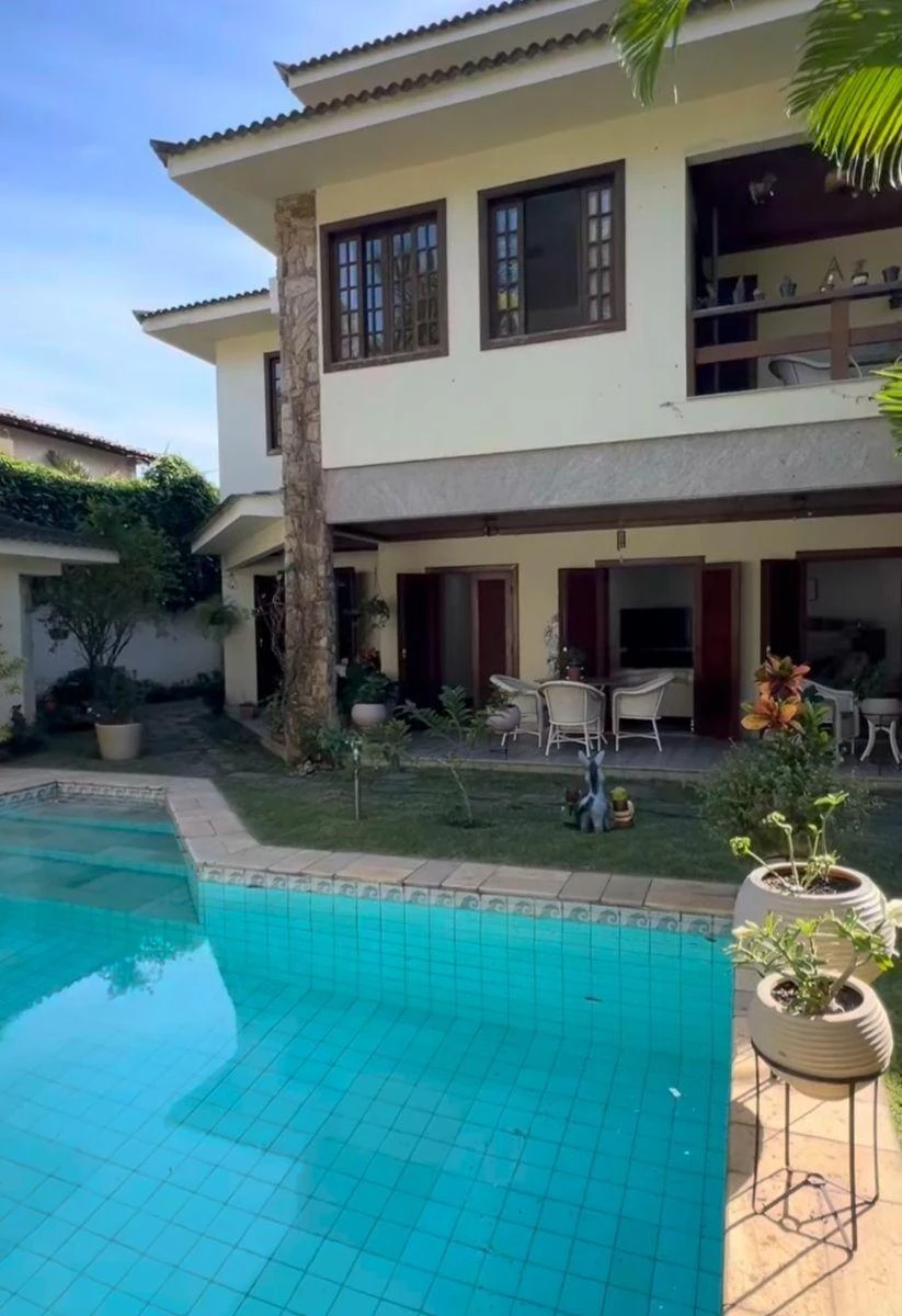 600 m² house with 5 en-suite bedrooms and balcony grill — photo 11