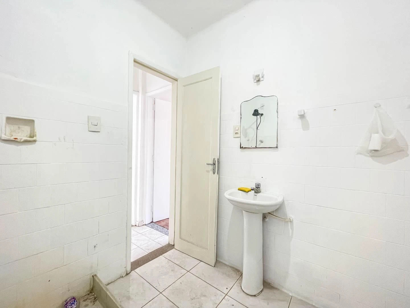 1-bedroom unfurnished apartment with no parking — photo 24