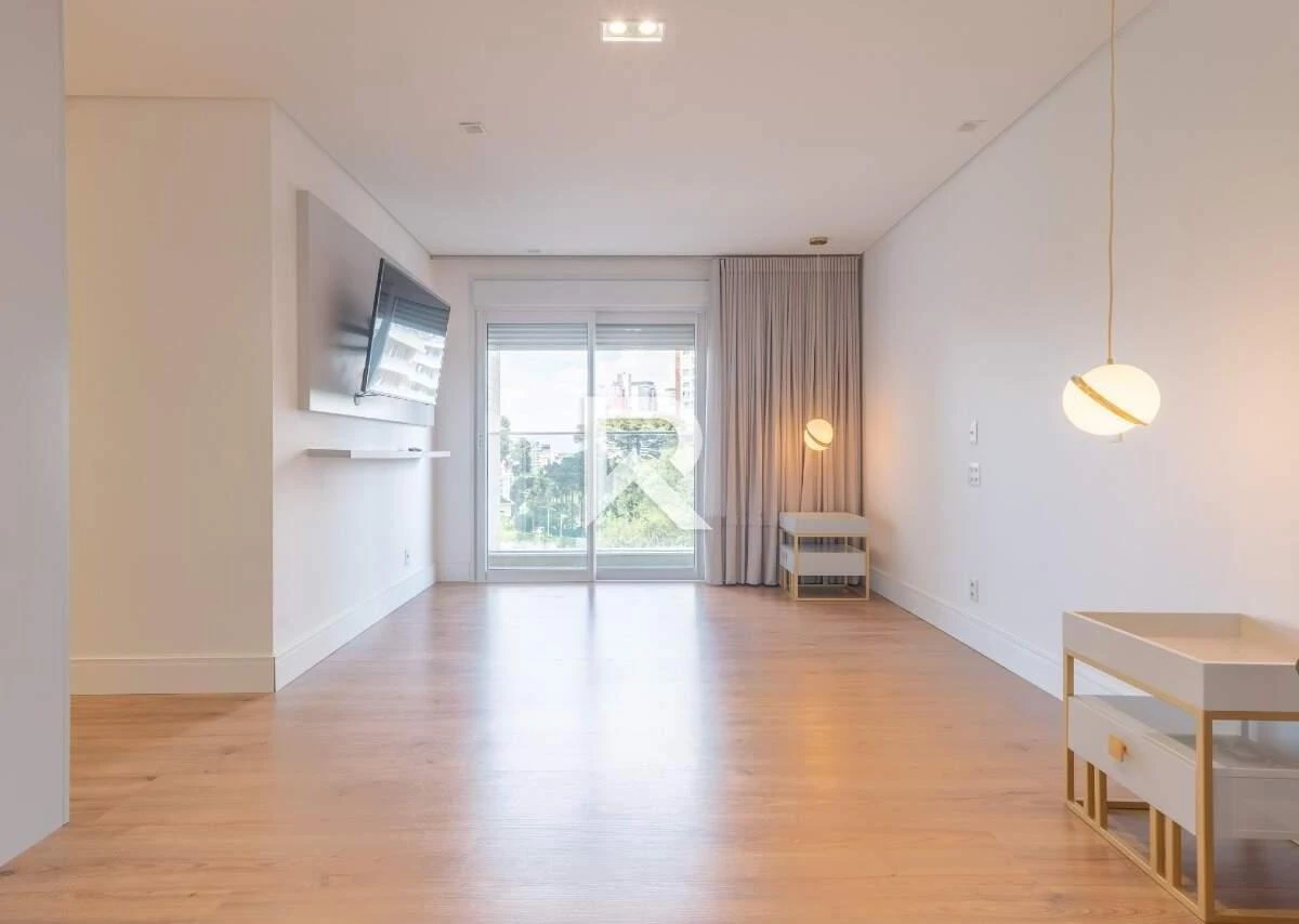 255 m² apartment with a bathtub and a walk-in closet — photo 15