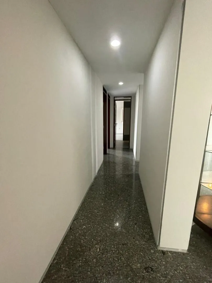 Apartamento mobiliado com 4 quartos e 3 suítes, 162 m²