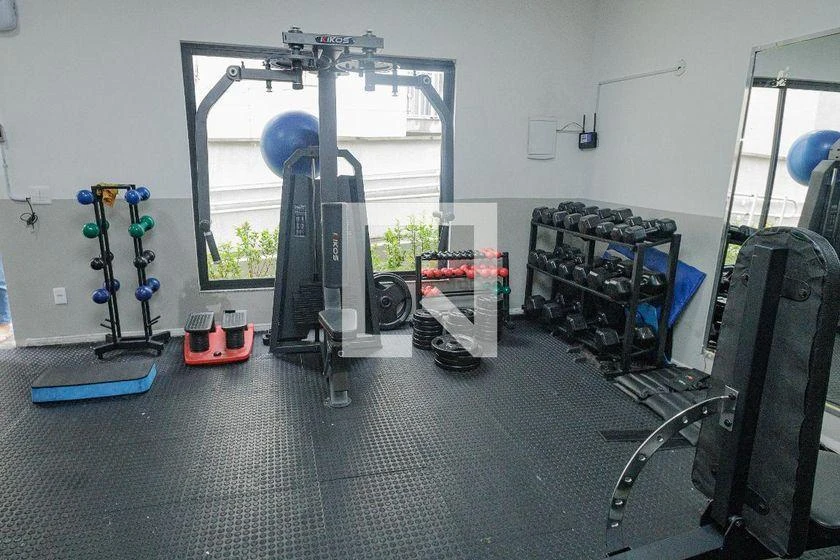 2-bedroom apartment in a building with a gym — photo 12