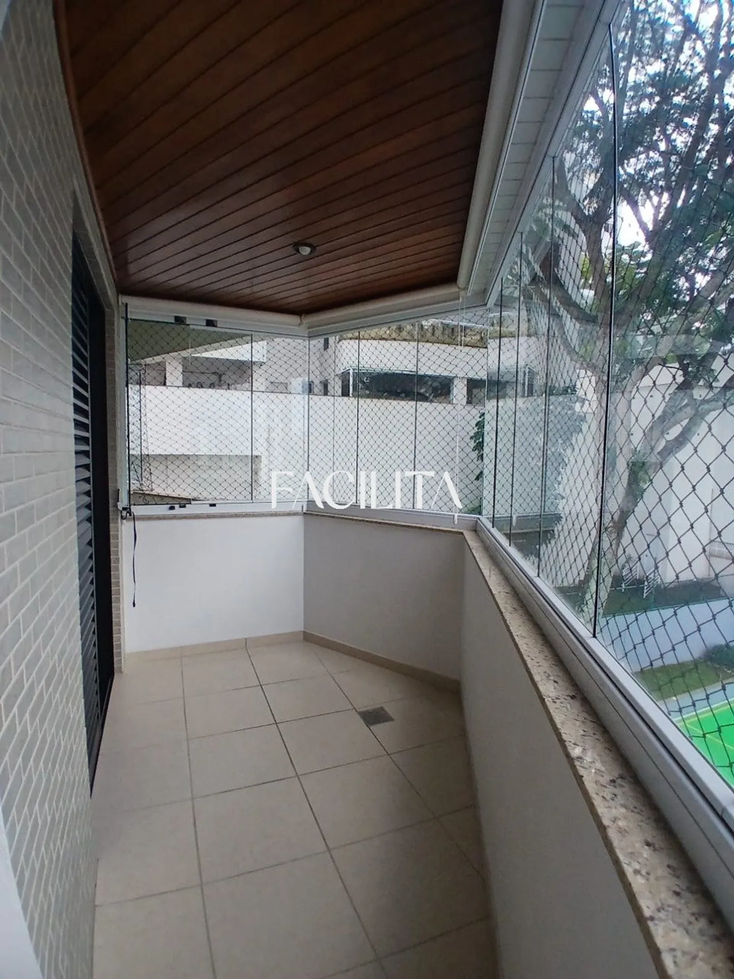 Apartamento de 3 dormitorios con baño en suite y balcón