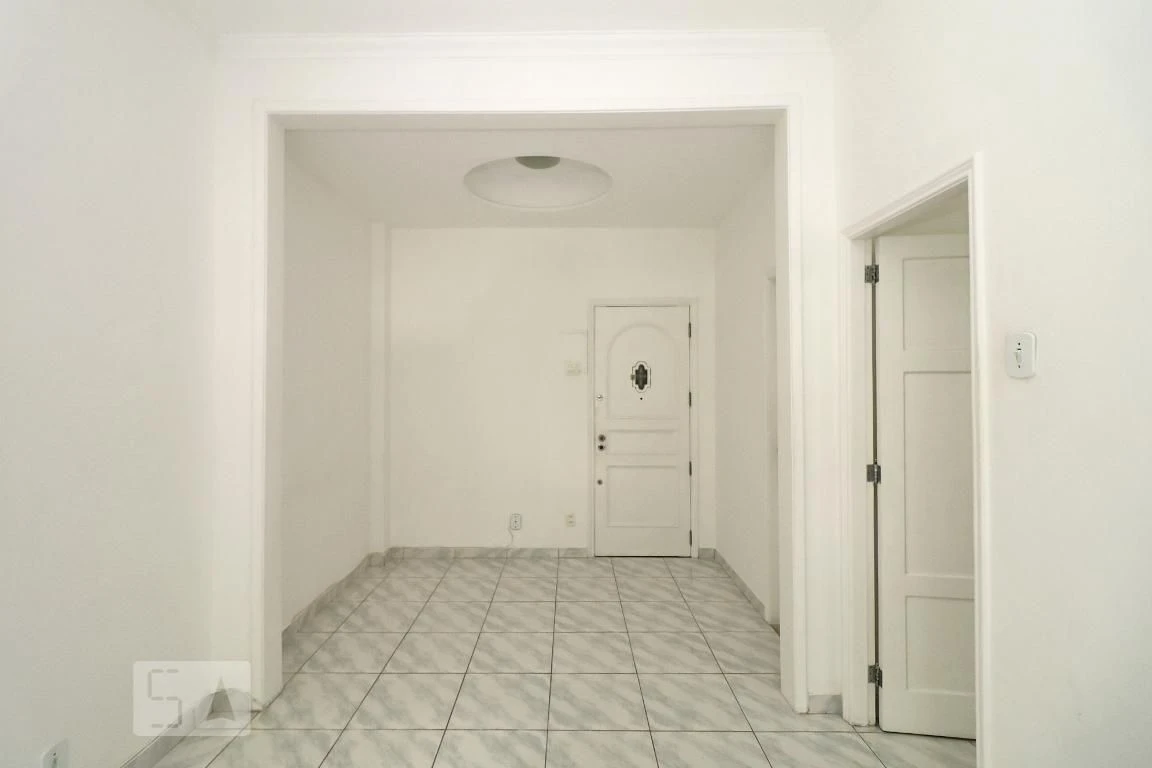 Apartamento de 1 quarto com piso de cerâmica e armários embutidos — photo 14