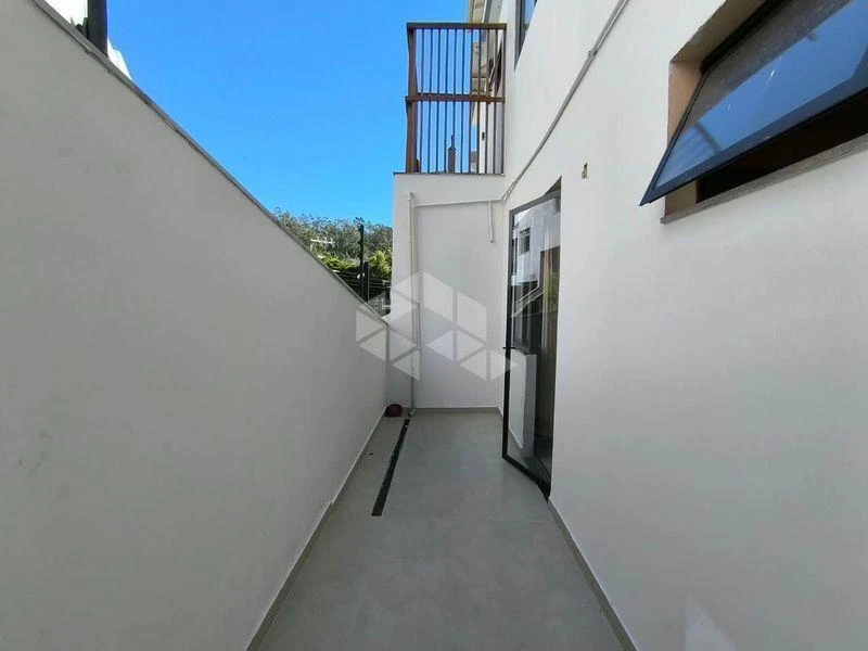 Apartamento de 35 m² con balcón y cocina compacta