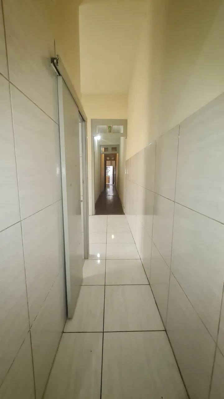 2-bedroom apartment with wood or laminate floors — photo 9