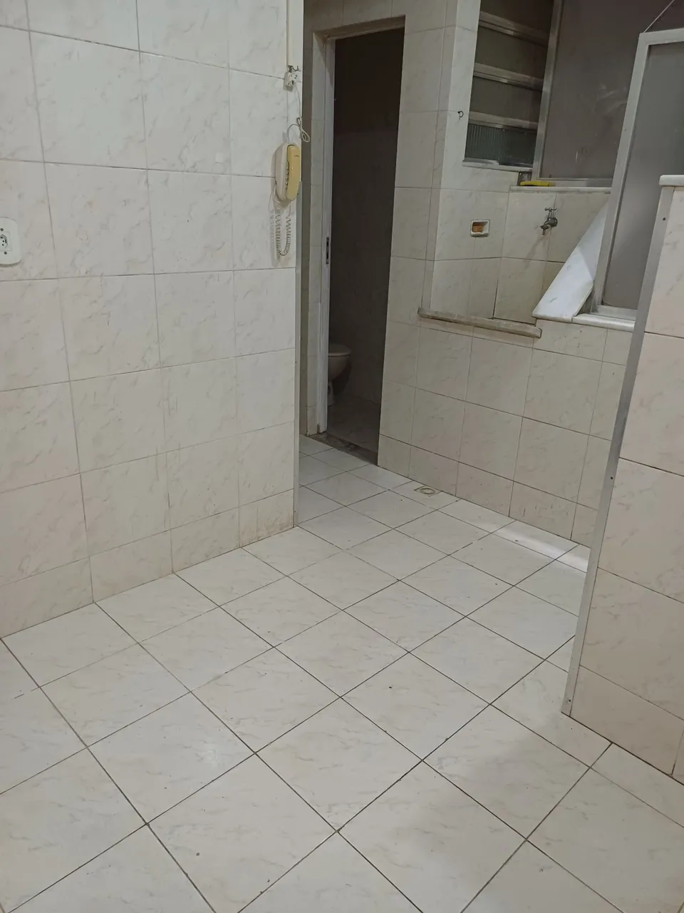 3-bedroom apartment with laundry area and 2 bathrooms — photo 15