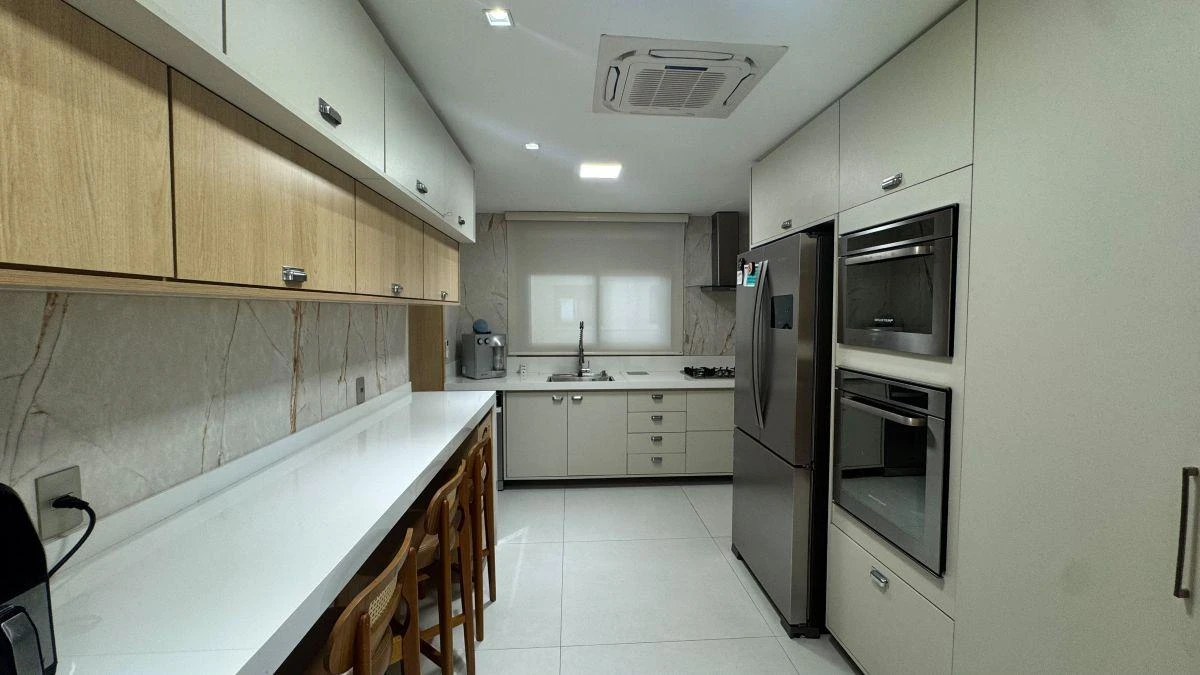 Walk-in closet in a 4-bedroom apartment, 217 m² — photo 7