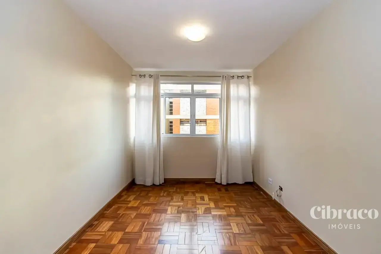 Apartamento de aluguel com 2 quartos e piso de madeira — photo 8