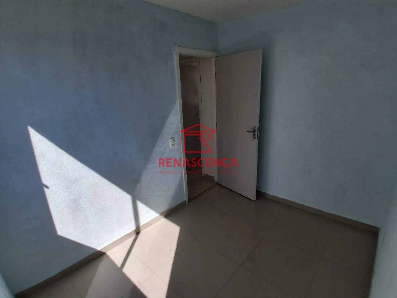 Apartment with closed kitchen and a gas stove — photo 7