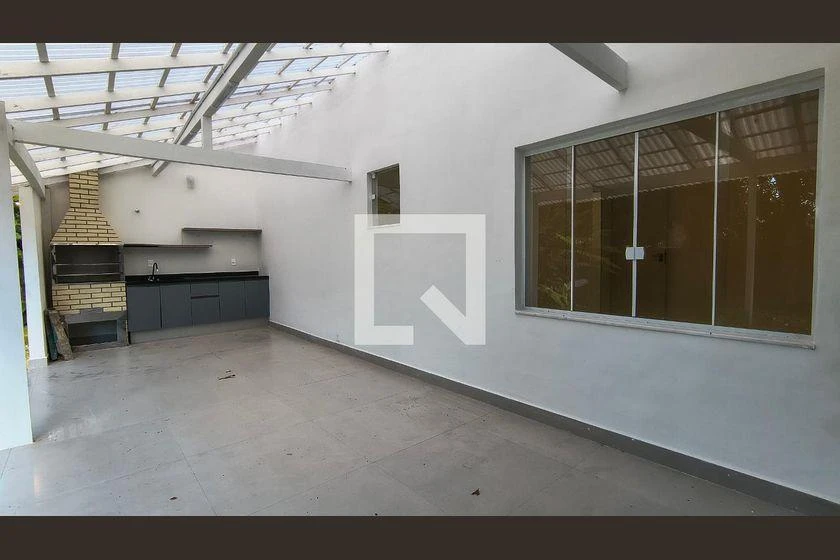 Будинок без меблів на 3 спальні з площею 1230 м²