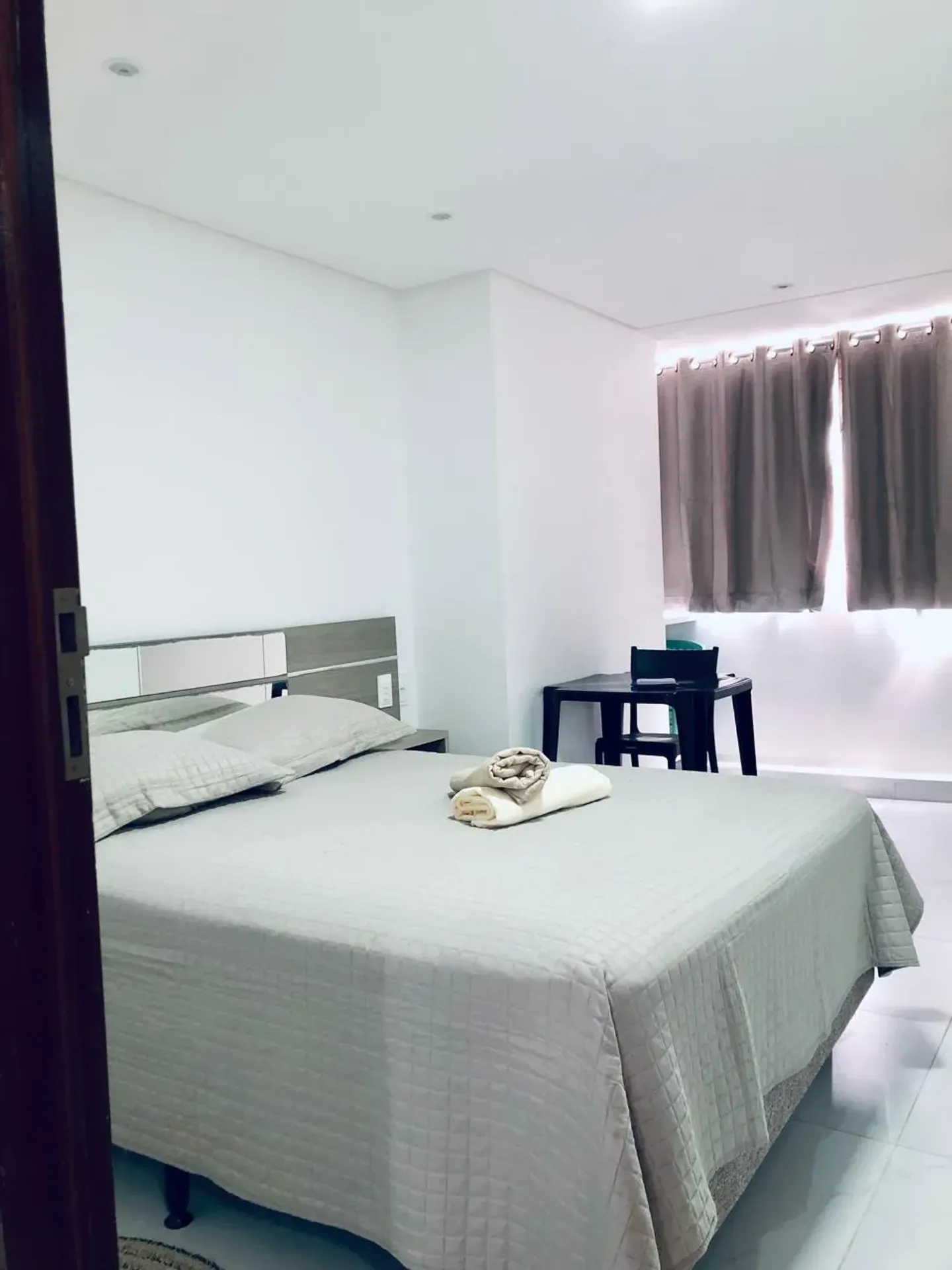Furnished 1-bedroom apartment with private BBQ — photo 3