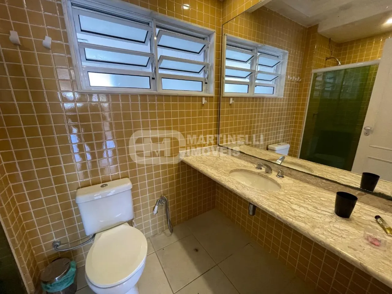 House with 4 bedrooms and 5 bathrooms and a separate kitchen — photo 11