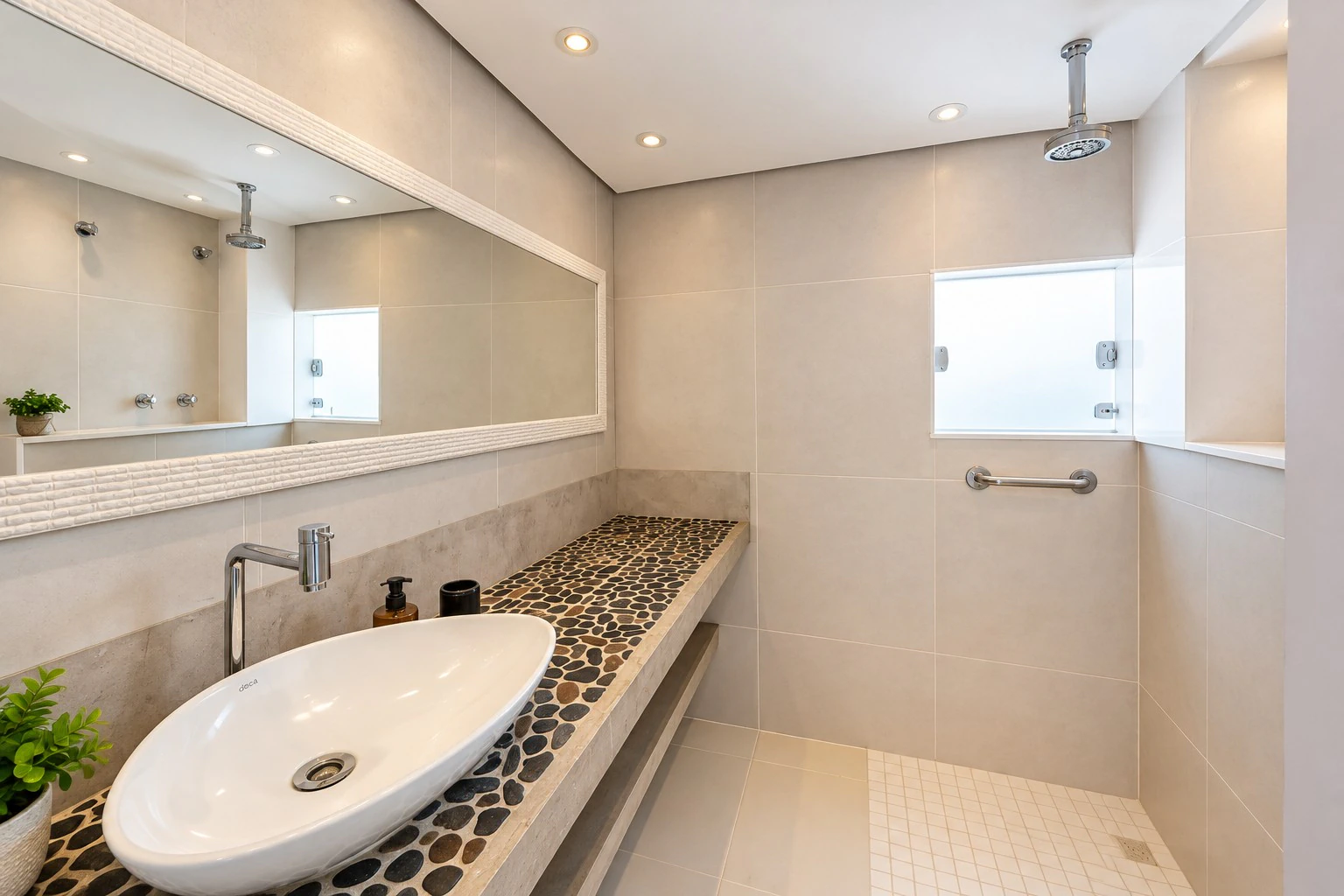 Furnished house, 1100 m², with a glass-enclosed balcony — photo 14