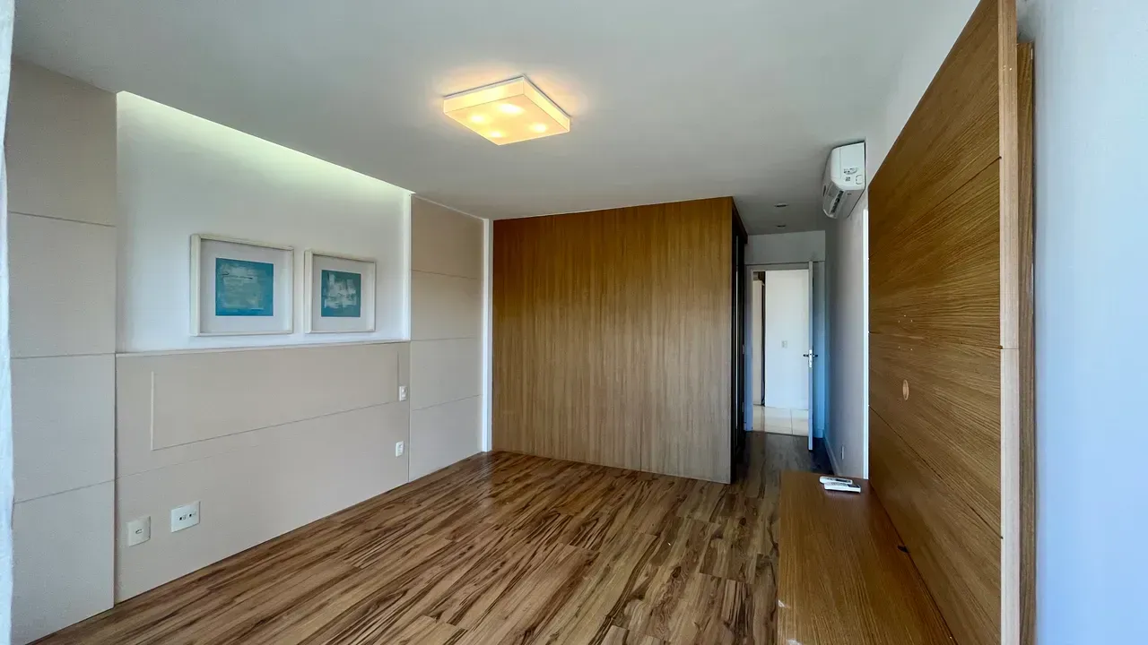 Rental apartment with 4 bedrooms and enclosed balcony — photo 19