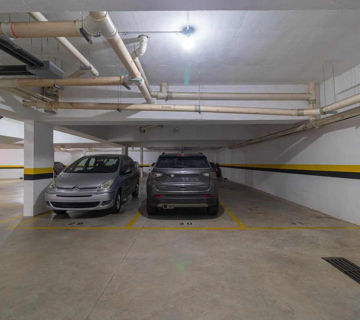 2-bedroom apartment in a building with a gym — photo 29