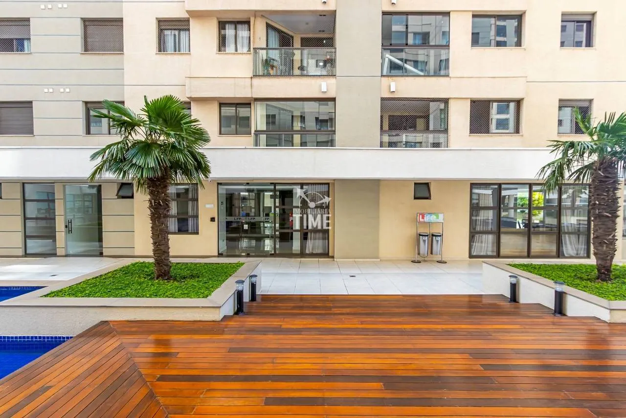 Wood or laminate floors in a 3-bedroom apartment, 78 m² — photo 105