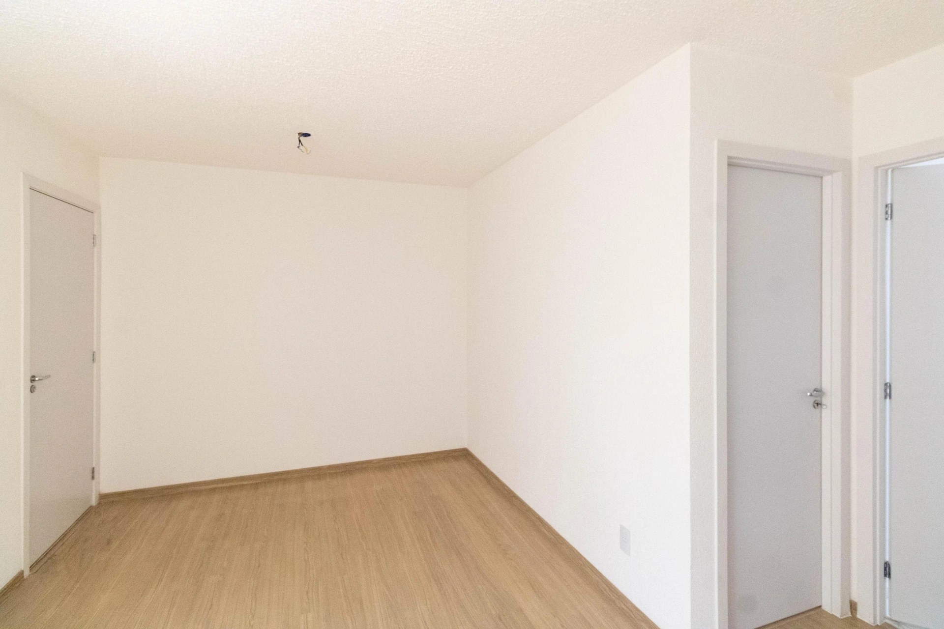 2-bedroom apartment in a building with a gym — photo 32