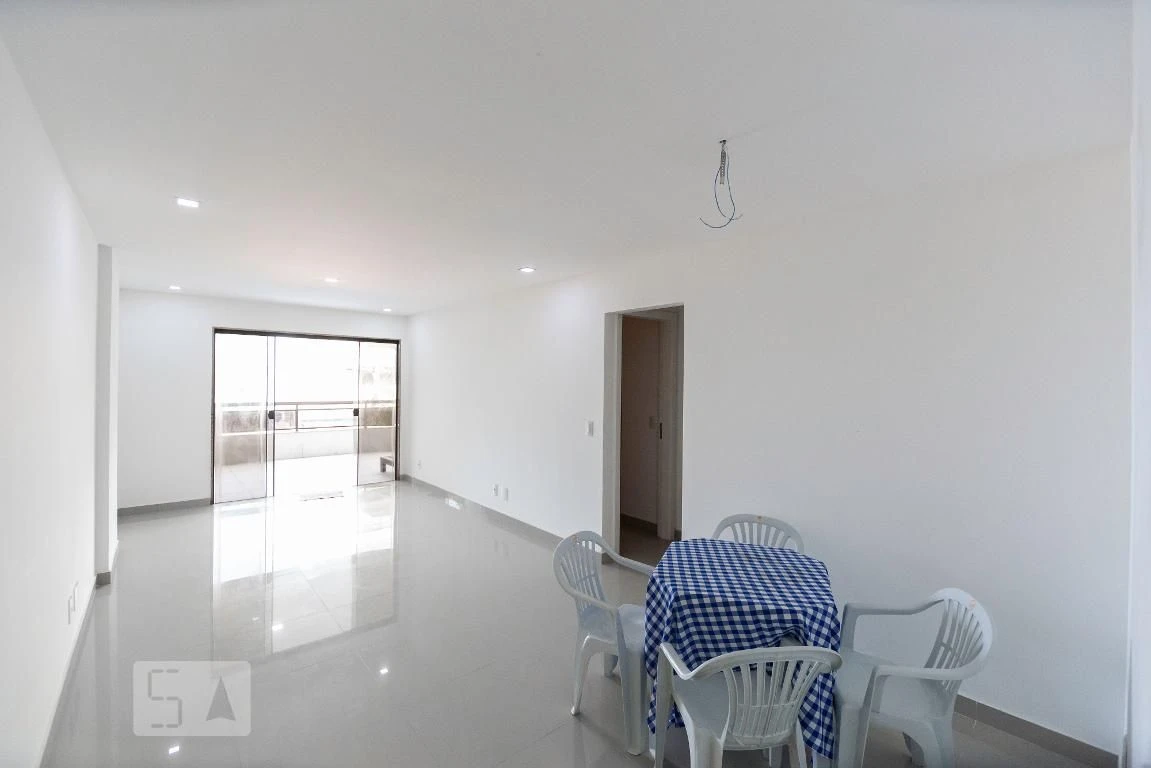 Unfurnished 3-bedroom apartment with a private BBQ — photo 10