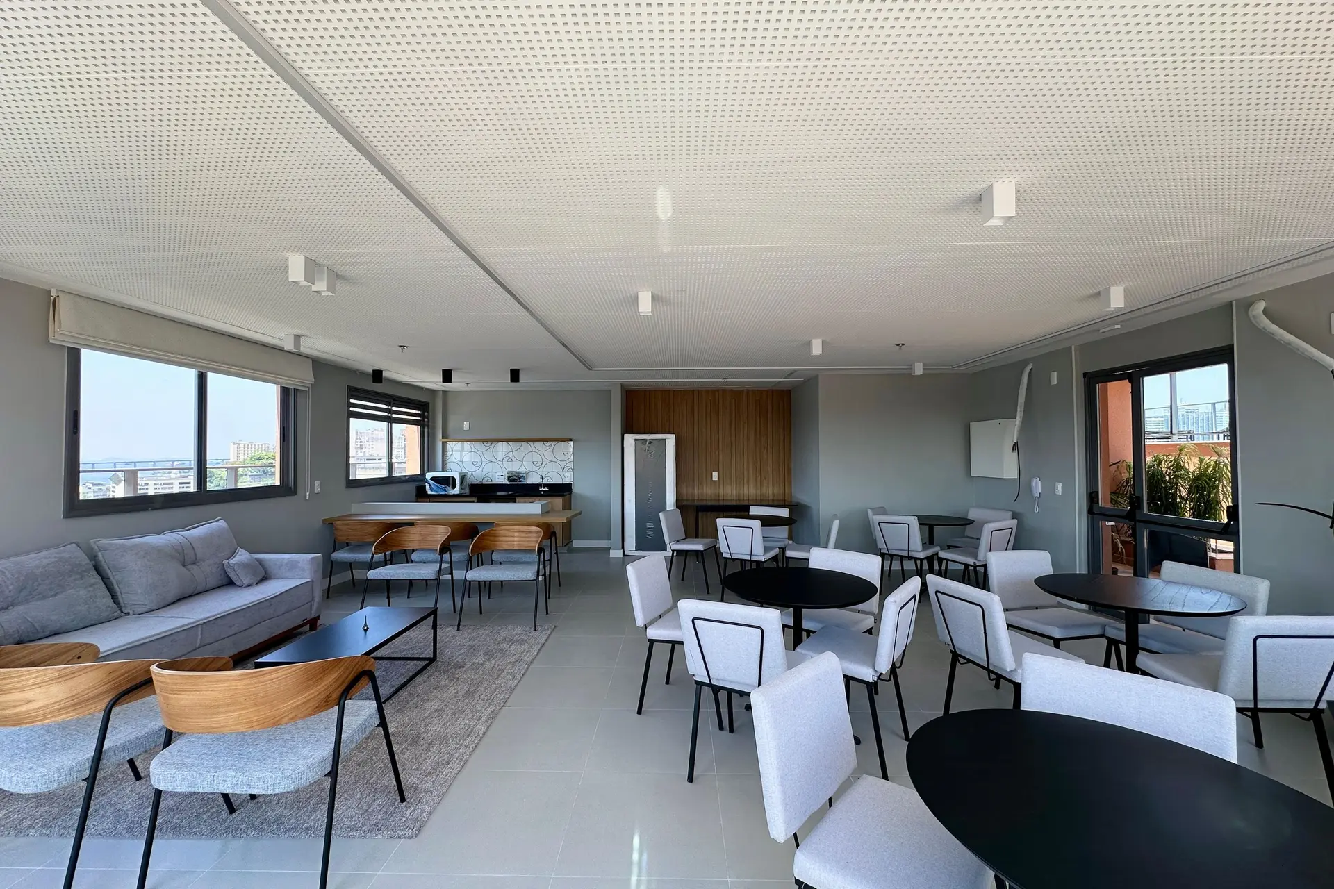 Apartment, 33 m², with a grill on the balcony — photo 10