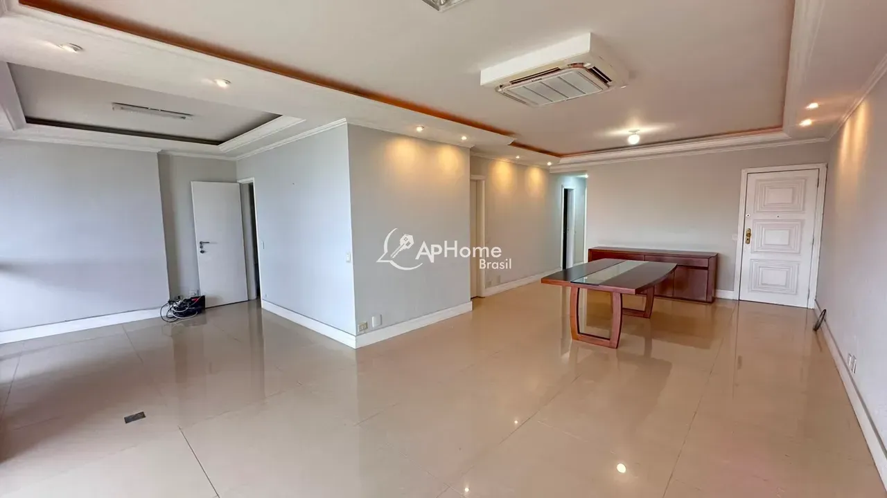 Unfurnished 4-bedroom apartment with glassed-in balcony — photo 8