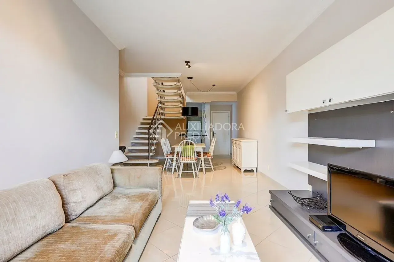 Меблированная квартира: 4 спальни и 308 м²