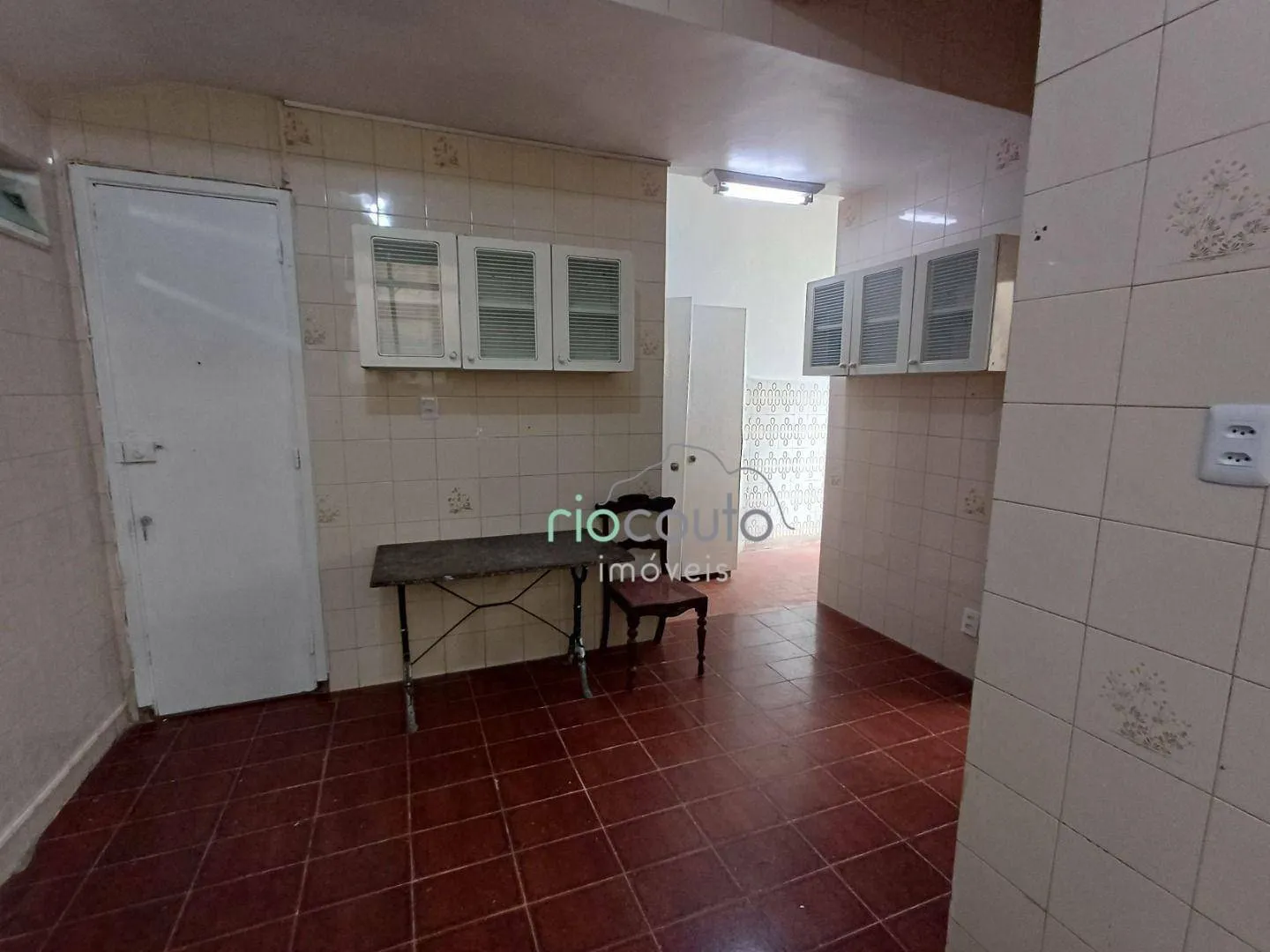Apartamento com 3 dormitórios e piso de madeira — photo 26