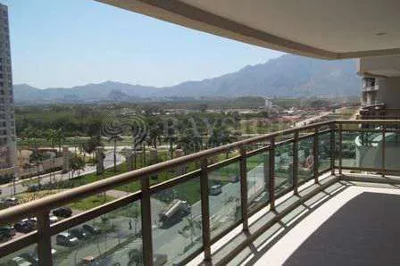 4-bedroom apartment with a mountain view in Rio de Janeiro — photo 2