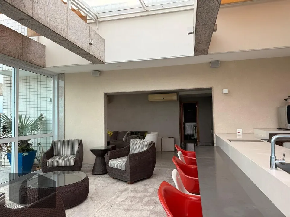 Furnished penthouse with 4 bedrooms and 3 bathrooms — photo 37