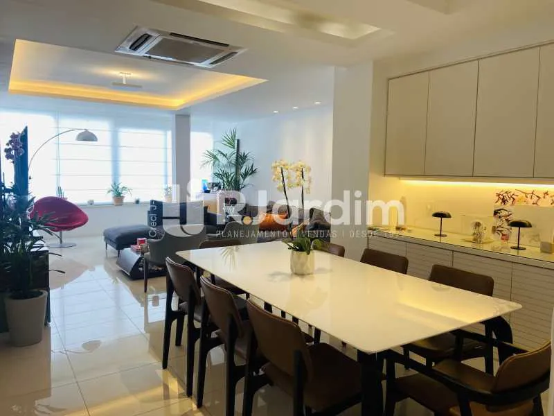 Renovated 3-bedroom apartment with 120 m²