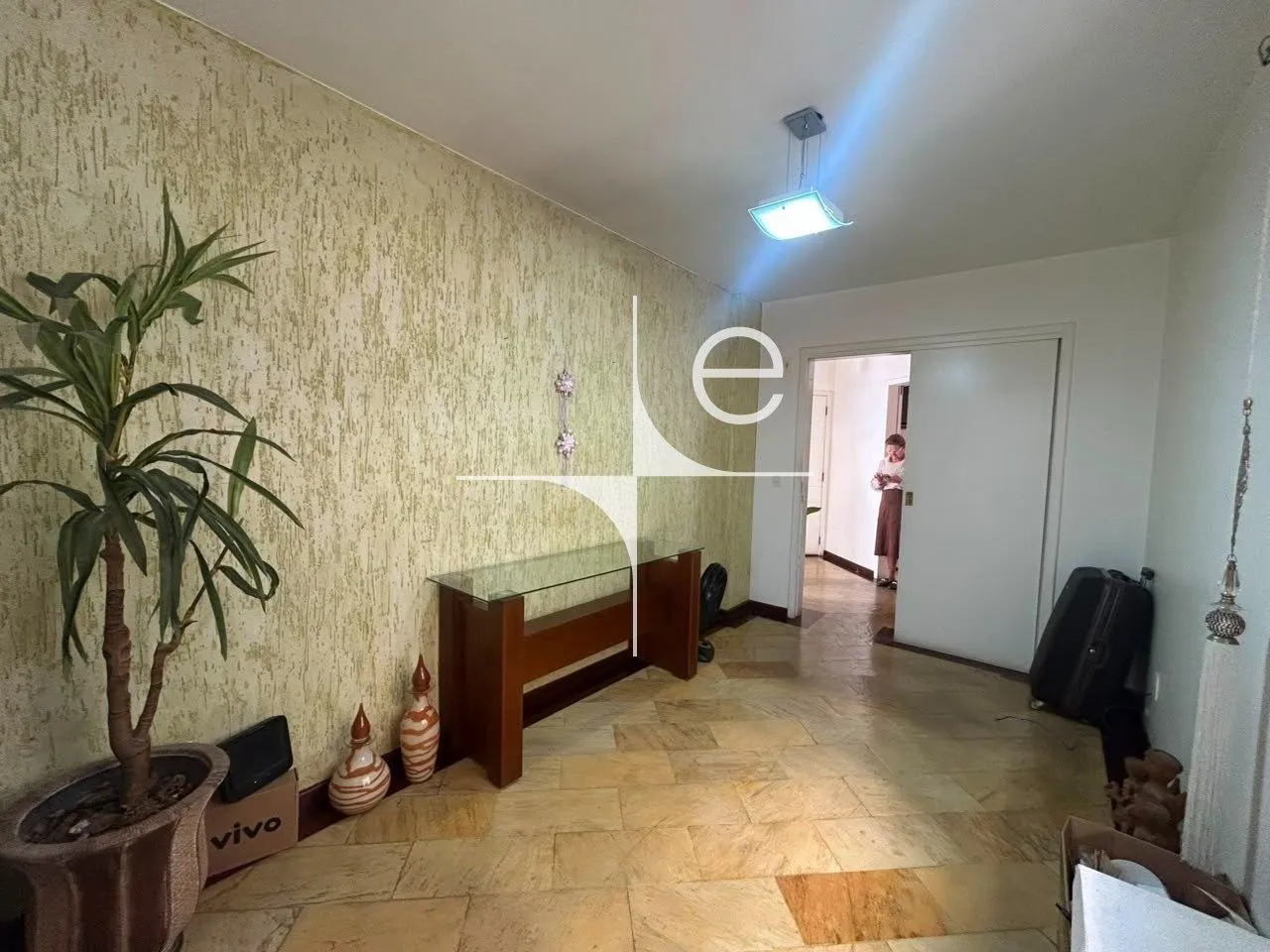254 m² apartment with a walk-in closet and a home office — photo 37