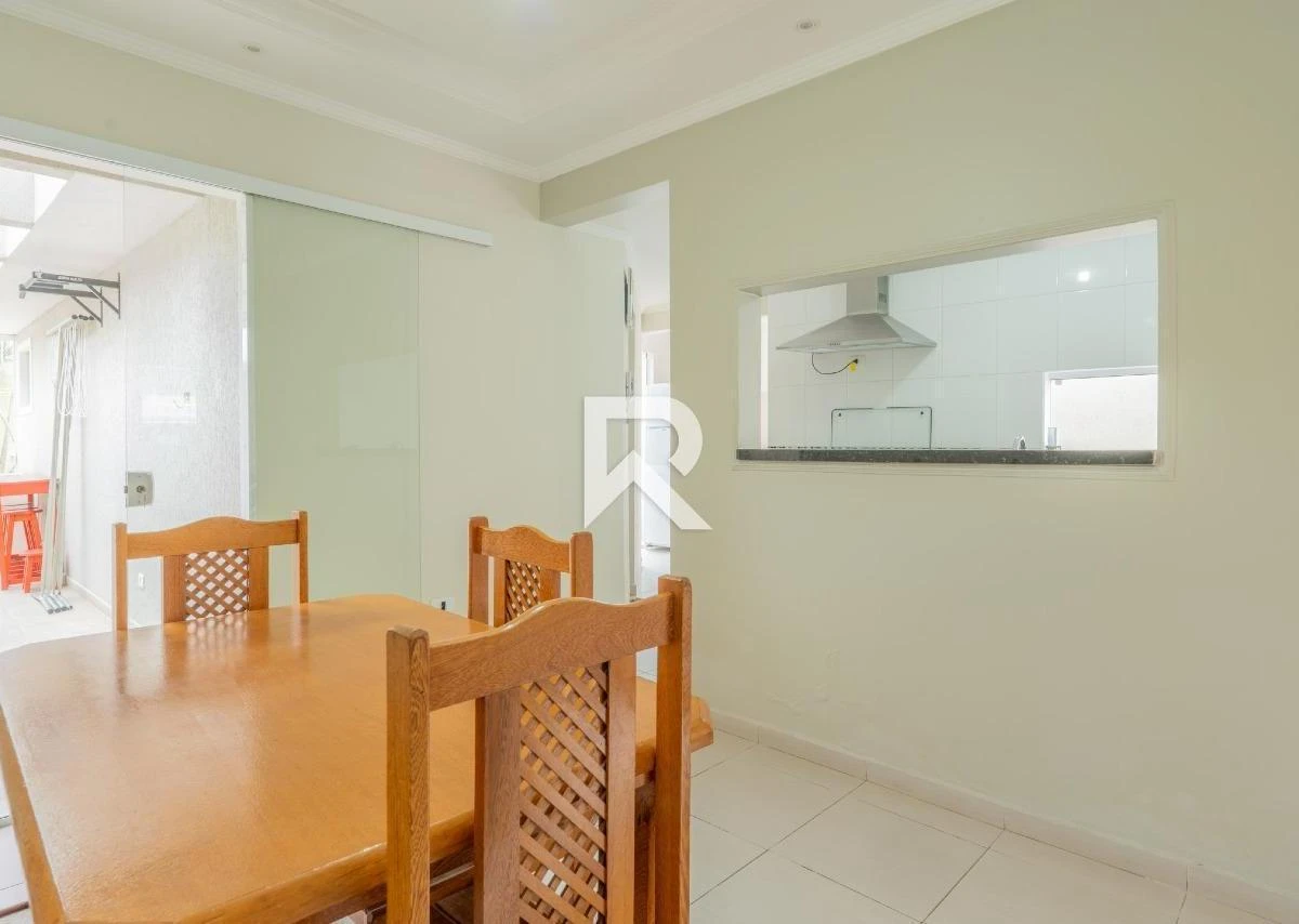 250 m² house with a walk-in closet and a bathtub — photo 34