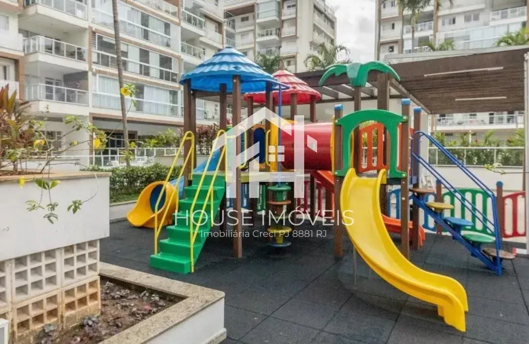Панорамные окна и 3 спальни: квартира 150 м² — photo 29