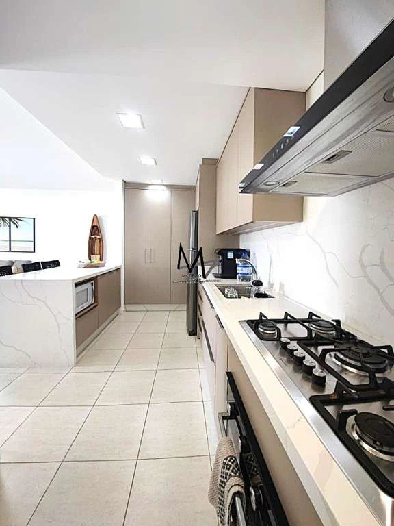 Apartamento com 4 quartos e cozinha aberta com fogão a gás — photo 3
