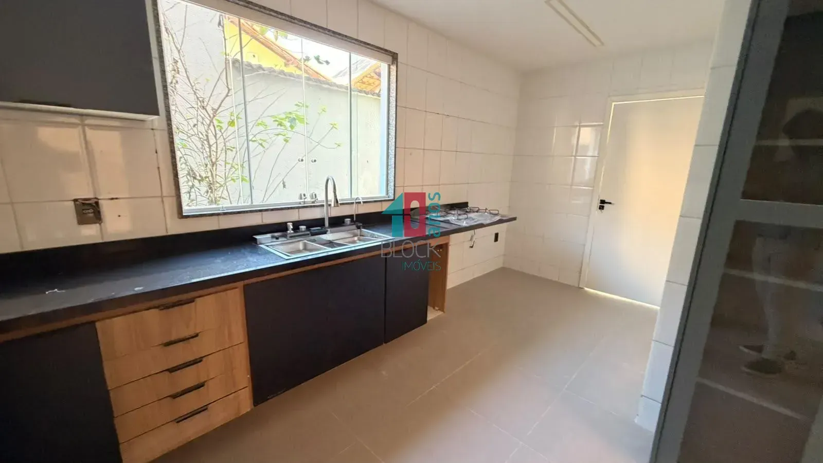 Будинок на 5 кімнат, 2 окремі ванні, 4 санвузли, 320 м² — photo 32