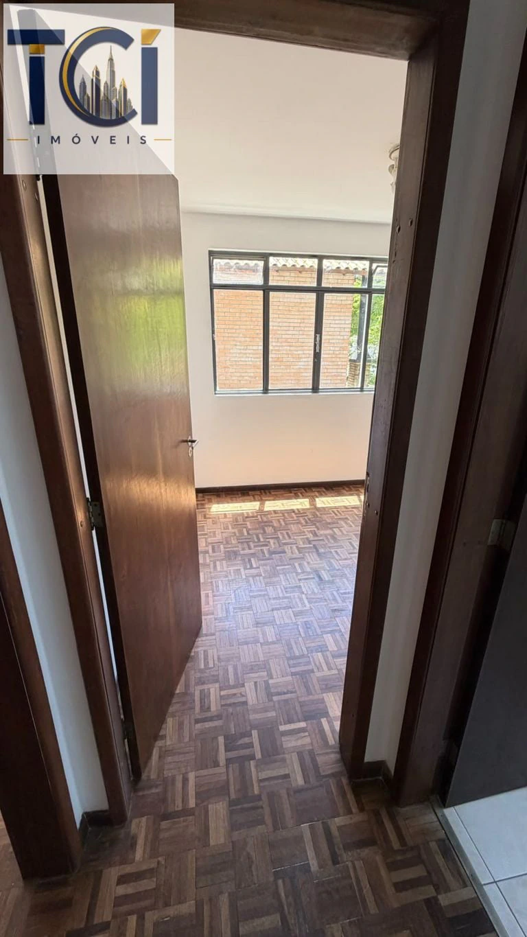Home office in a 3-bedroom apartment, 111 m²
