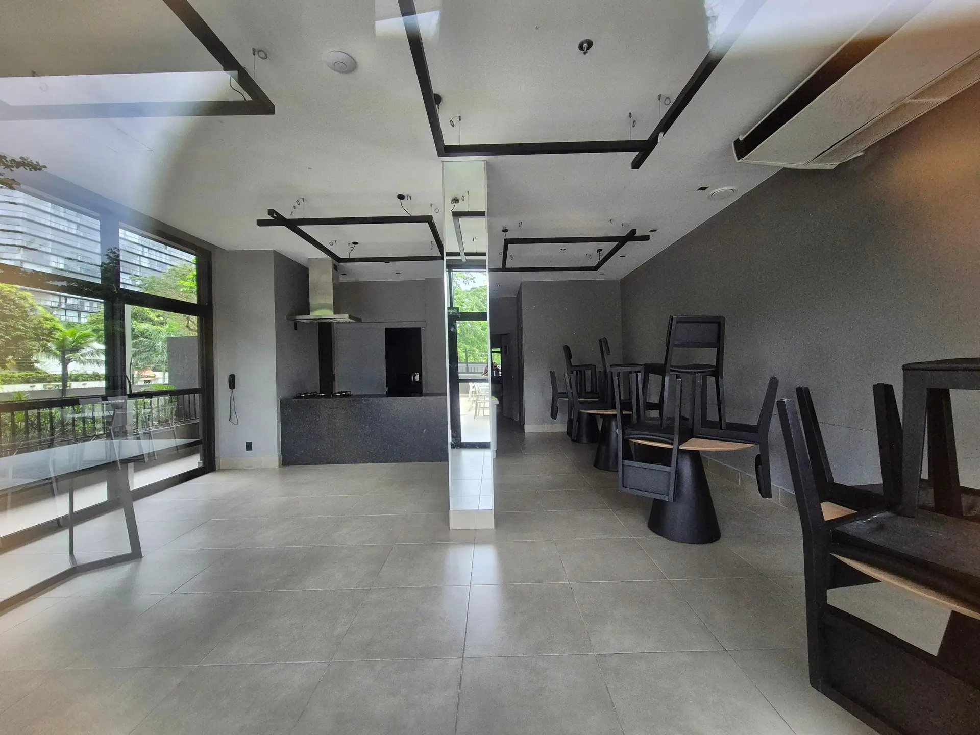 Furnished 2-bedroom apartment with enclosed balcony — photo 23