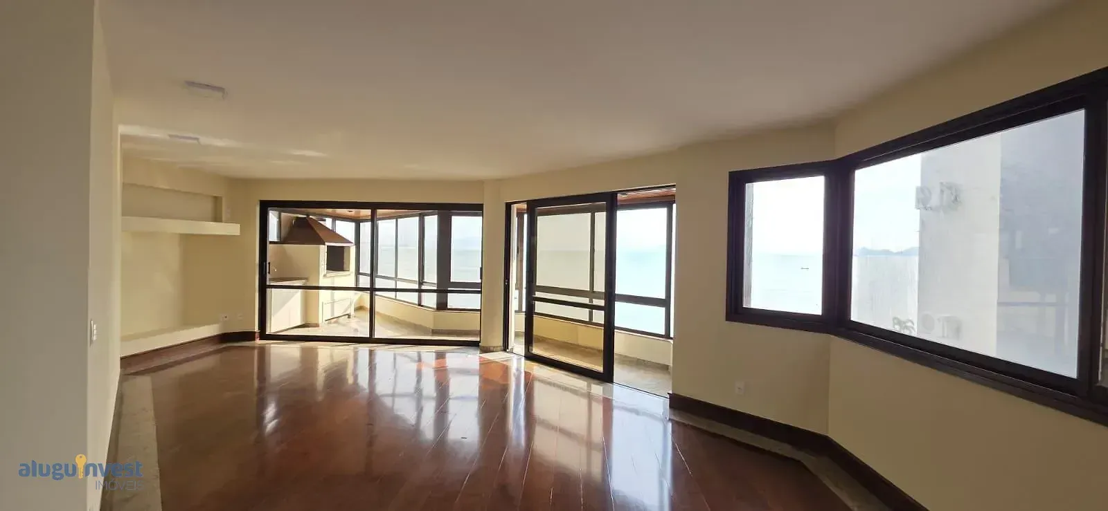 307 m² apartment with 4 bedrooms and balcony grill