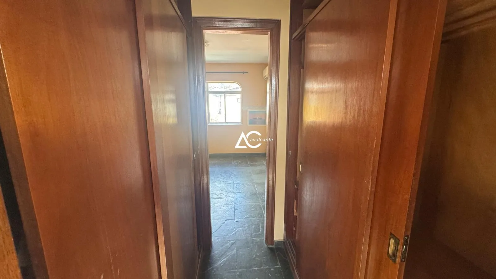 Furnished duplex house with 4 bedrooms and 600 m² — photo 57